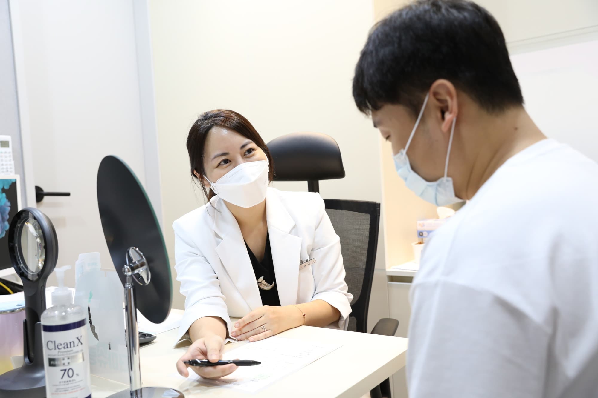 얼굴에 올라온 작은 돌기, 편평사마귀가 아닐 수도 있습니다